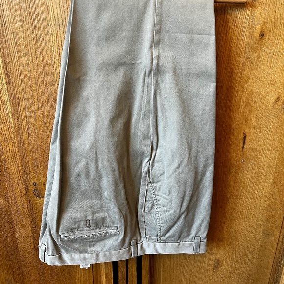 Vinyard Vines. 2 pairs - Picture 7 of 7